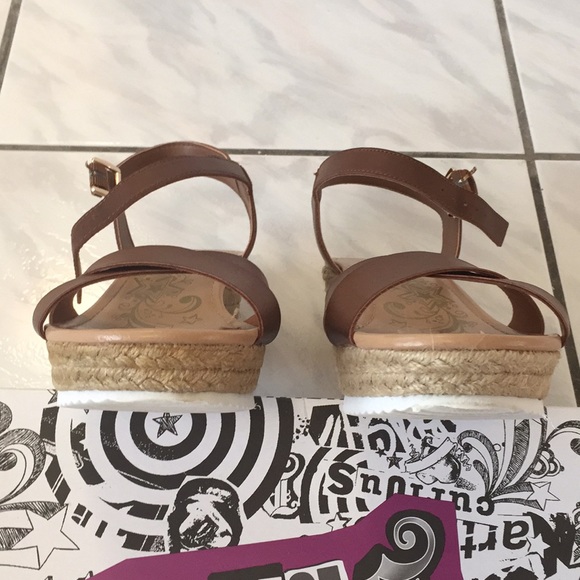 Brash Shoes Brash Sporty Platform Sandals Size 1 Euc Poshmark